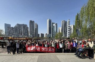 燕達長輩踏青出游，共赴一場春的盛宴！